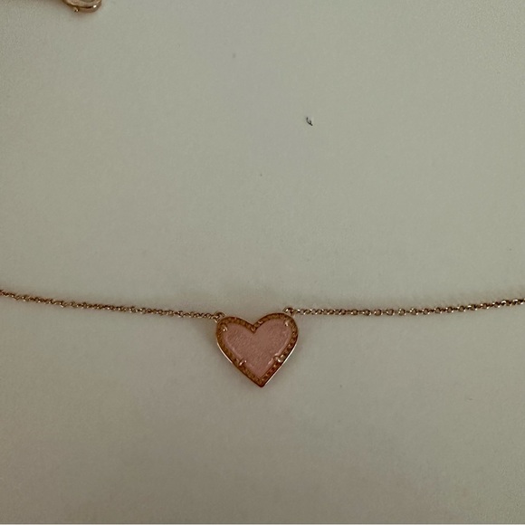Kendra Scott Jewelry - Ari Heart Rose Gold Pendant Necklace in Light Pink Drusy